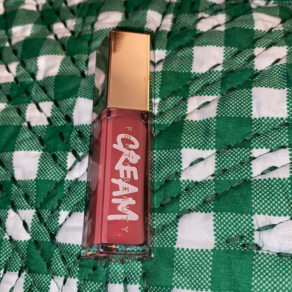 Fenty Beauty Gloss Bomb Cream 👄 fenty glow new